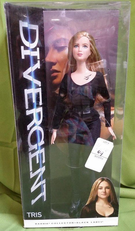 Barbie Collector Black Label-Divergent -Tris (1 of 3)