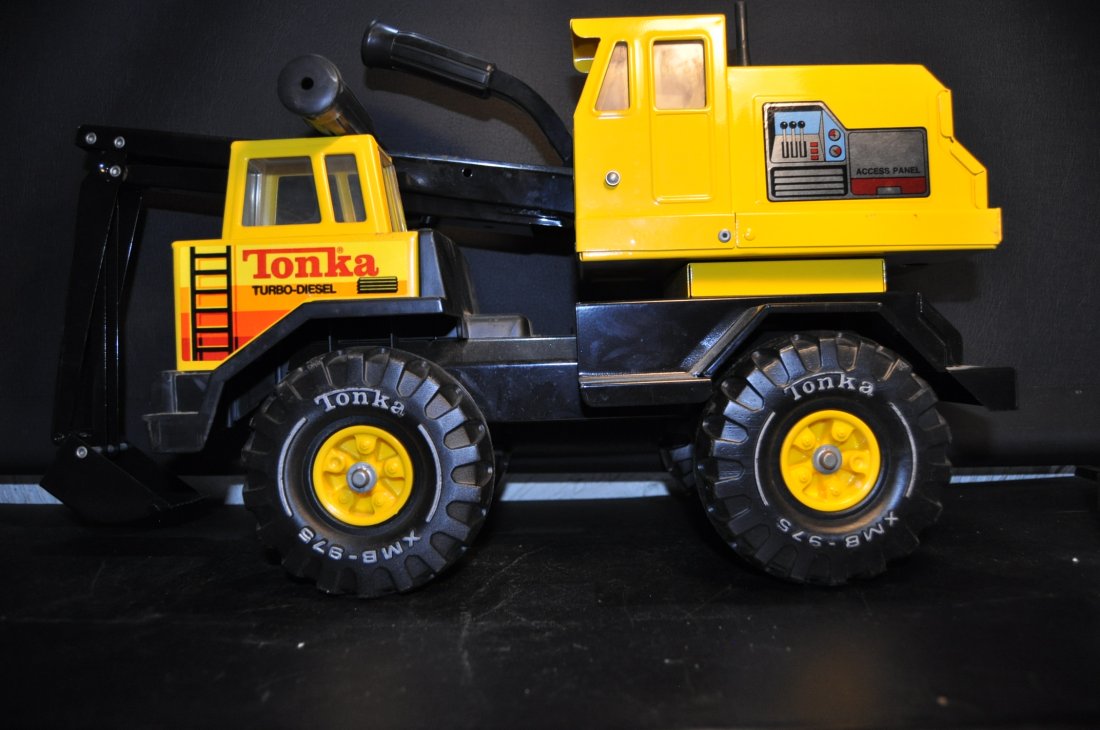 Tonka Turbo Diesel Shovel Truck Model XMB-975: Tonka Turbo Diesel Shovel Truck Model XMB-975 shovel works. Please Review Shipping Terms PRIOR to bidding