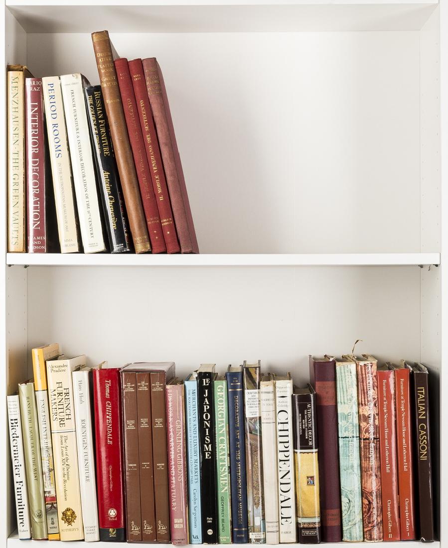 Decorative Arts.- Furniture and Interiors.- Gilbert: NO RESERVE Decorative Arts.- Furniture and Interiors.- Gilbert (Christopher) The Life and Work of Thomas Chippendale, 2 vol. in 1, 1978 § Pradère (A.) French Furniture Makers: The Art of the