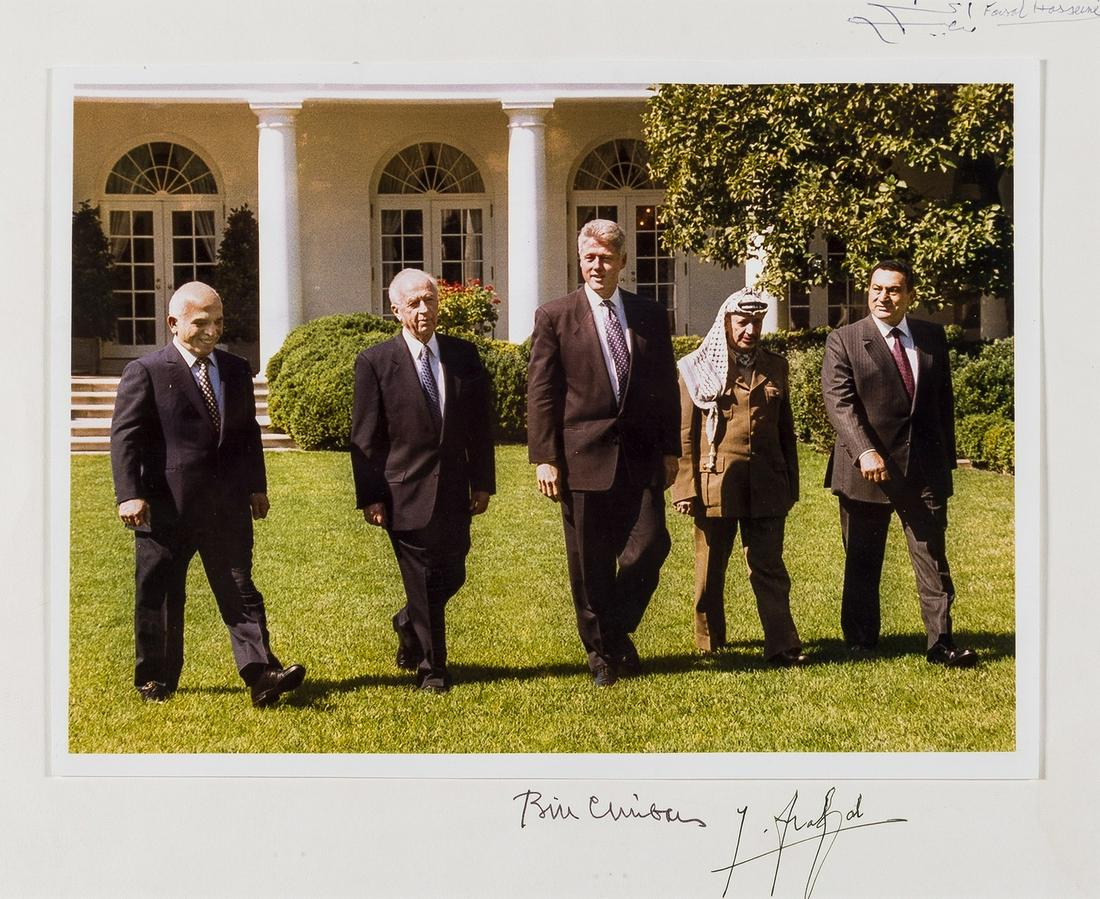 Clinton (Bill) Yasser Arafat, Colour photograph of Bill: Clinton (Bill) Yasser Arafat. Colour photograph of Bill Clinton, Yasser Arafat, Yitzhak Rabin and King Hussein of Jordan on the White House lawn, signed by Clinton, Arafat and Faisal Husseini on mount