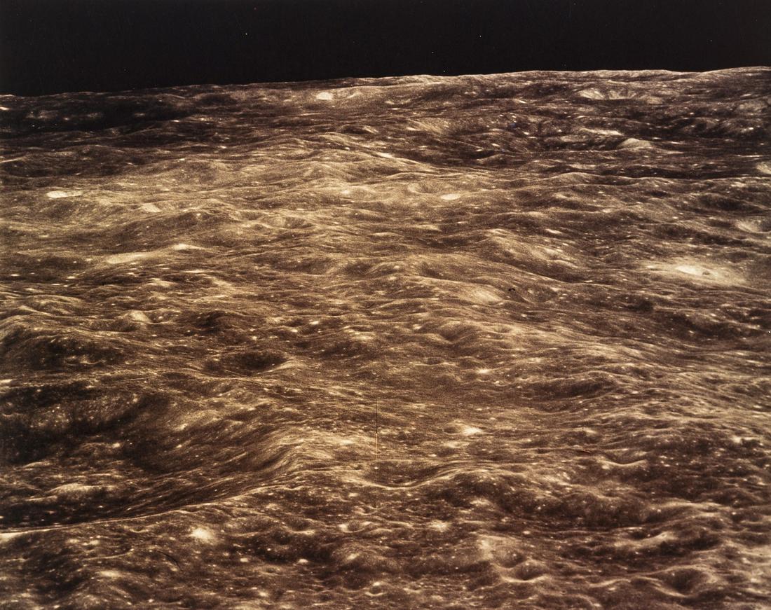 Apollo 8.-  An oblique view of the lunar horizon, (1 of 1)