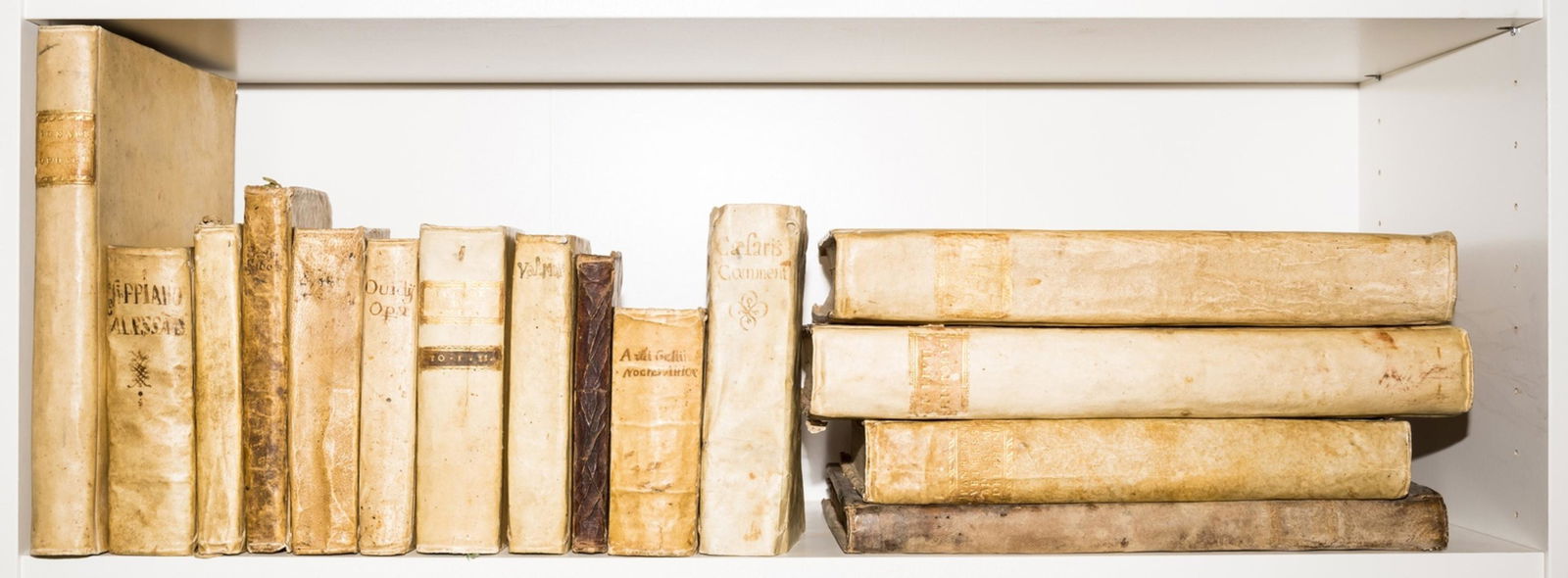 Classics.- Caesar (Gaius Julius) Commentaria Caesaris prius a Iocundo impressioni data..., Florence, (1 of 1)