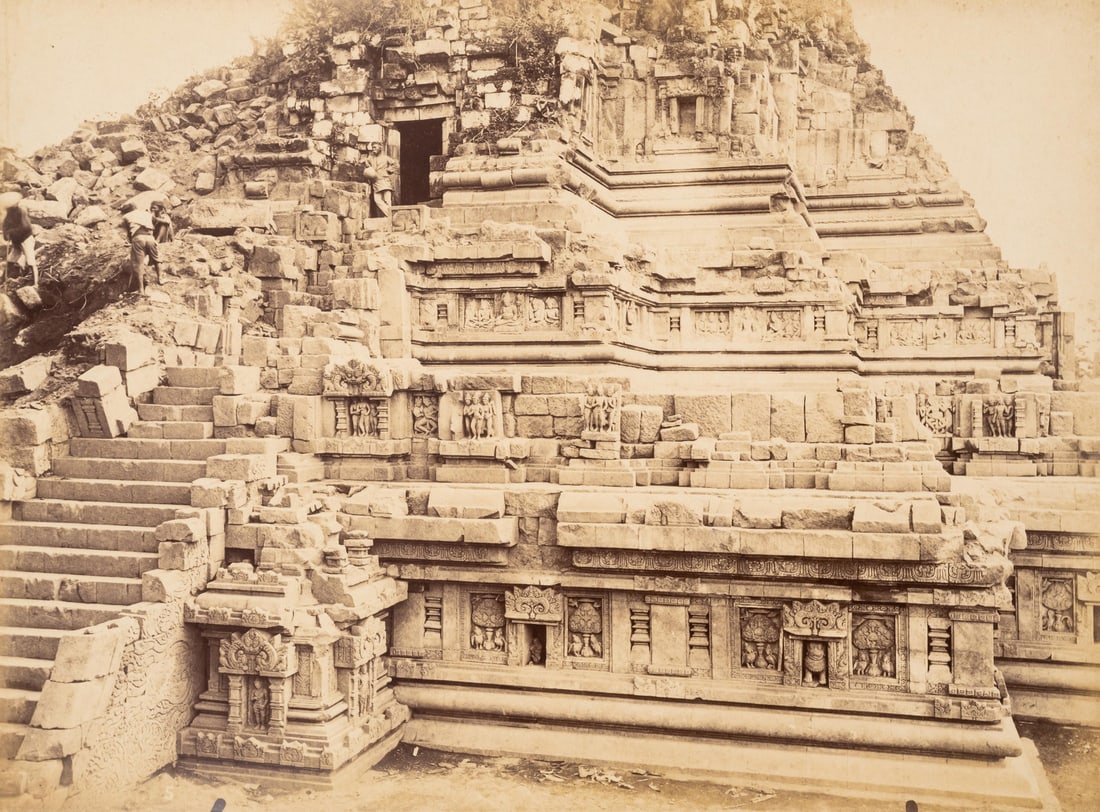 Indonesia.- Hindu temple.- [Cephas (Kassian, photographer)] Photografifen van Tjandi Brambanan (1 of 1)