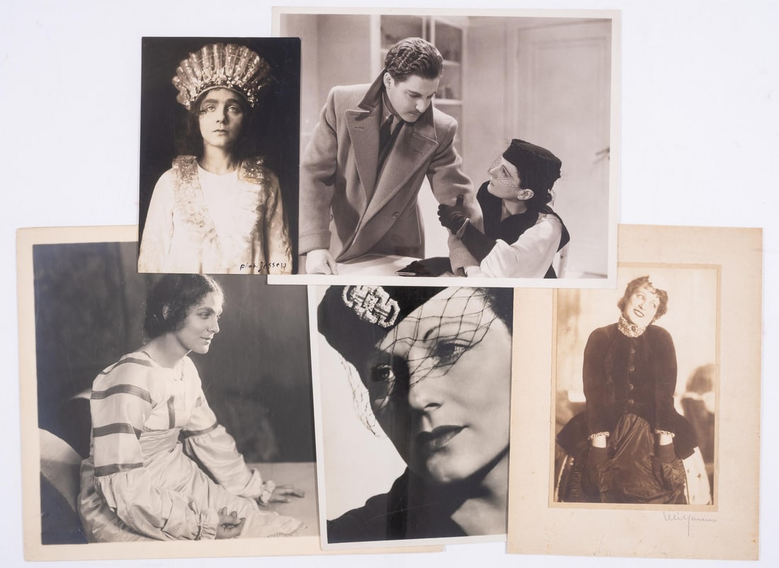 Lucie Mannheim, large collection vintage photographs, 1920-30s.: Lucie Mannheim, large collection vintage photographs relating to Mannheim's stage and film career, v.s., many taken by German Jewish and/or female photographers such as Carl Hoffman and Lili Jesse