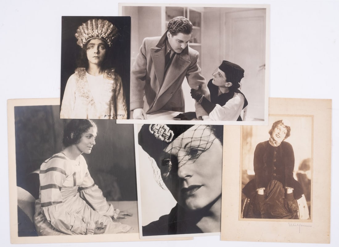 Lucie Mannheim, large collection vintage photographs, 1920-30s.: Lucie Mannheim, large collection vintage photographs relating to Mannheim's stage and film career, v.s., many taken by German Jewish and/or female photographers such as Carl Hoffman and Lili