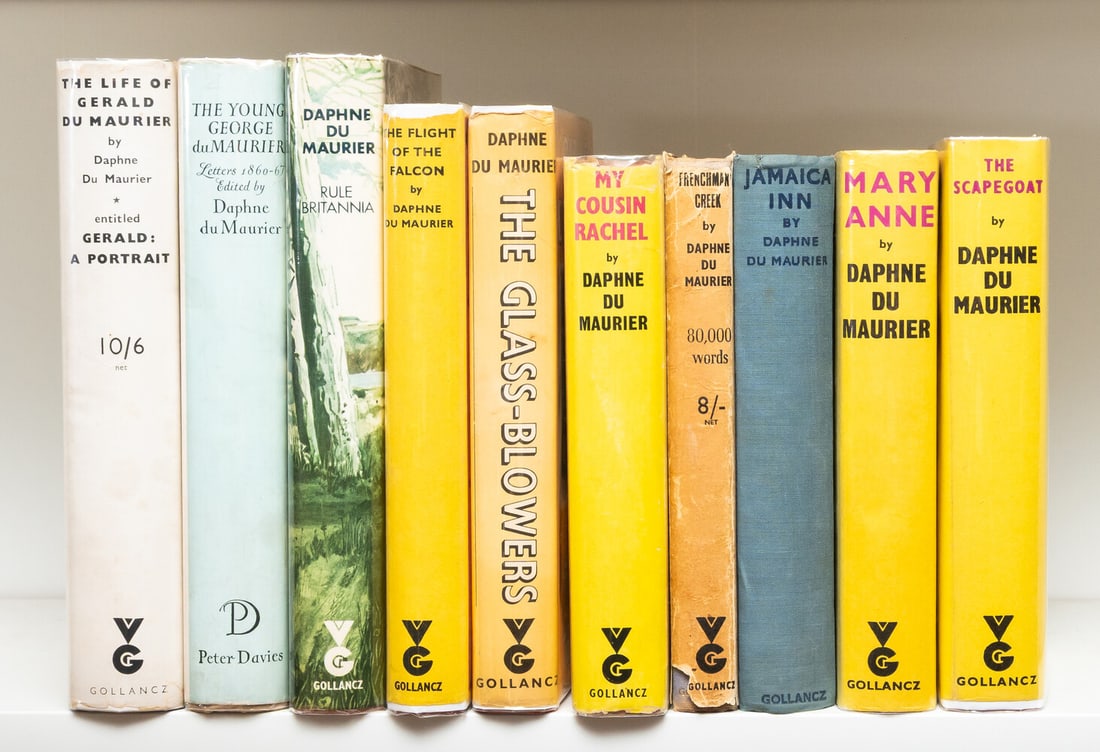 Du Maurier (Daphne) Jamaica Inn, first edition, 1936; and 9 others by Du Maurier (10): Du Maurier (Daphne) Jamaica Inn, ownership signature to front free endpaper (slightly creased) and p.317, marginal spotting to p.9-23, lower gutter cracking, orig