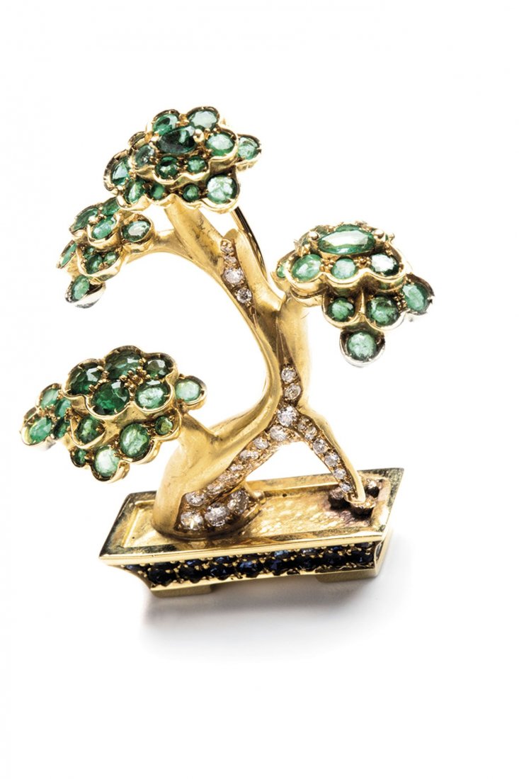 An 18ct gold sapphire, diamond and emerald brooch, (1 of 1)
