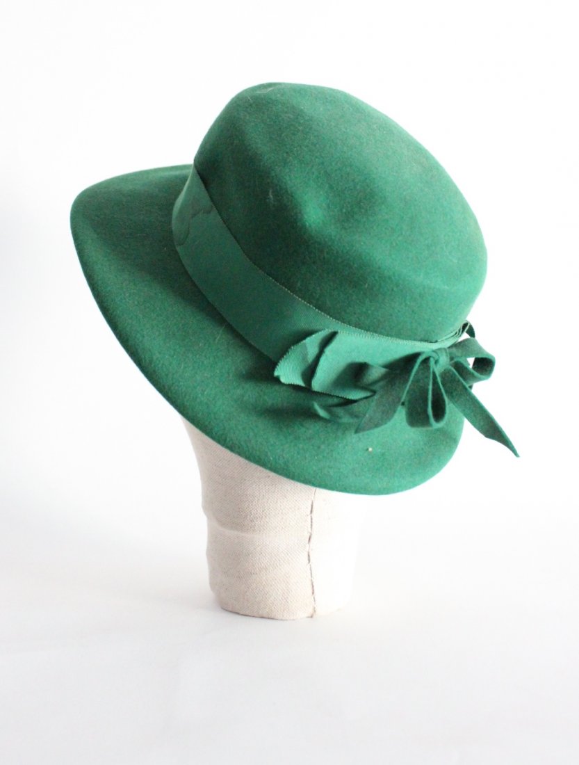 Josephine Tripoli Custom Made Green Felt Hat, ca.1970's: Josephine Tripoli New York Custom Made Green Fur Felt Hat, ca. 1970's