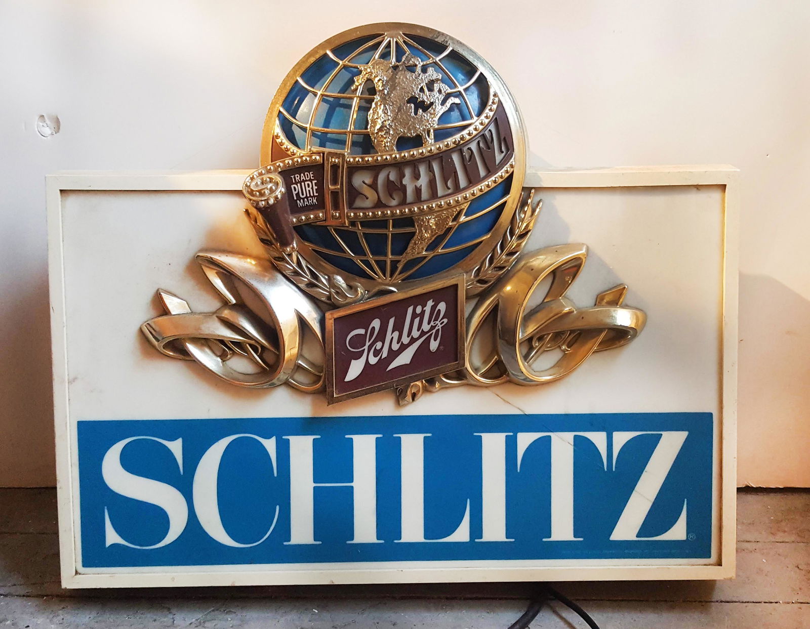 Schlitz Light Up Beer Sign, ca. 1975 (1 of 5)