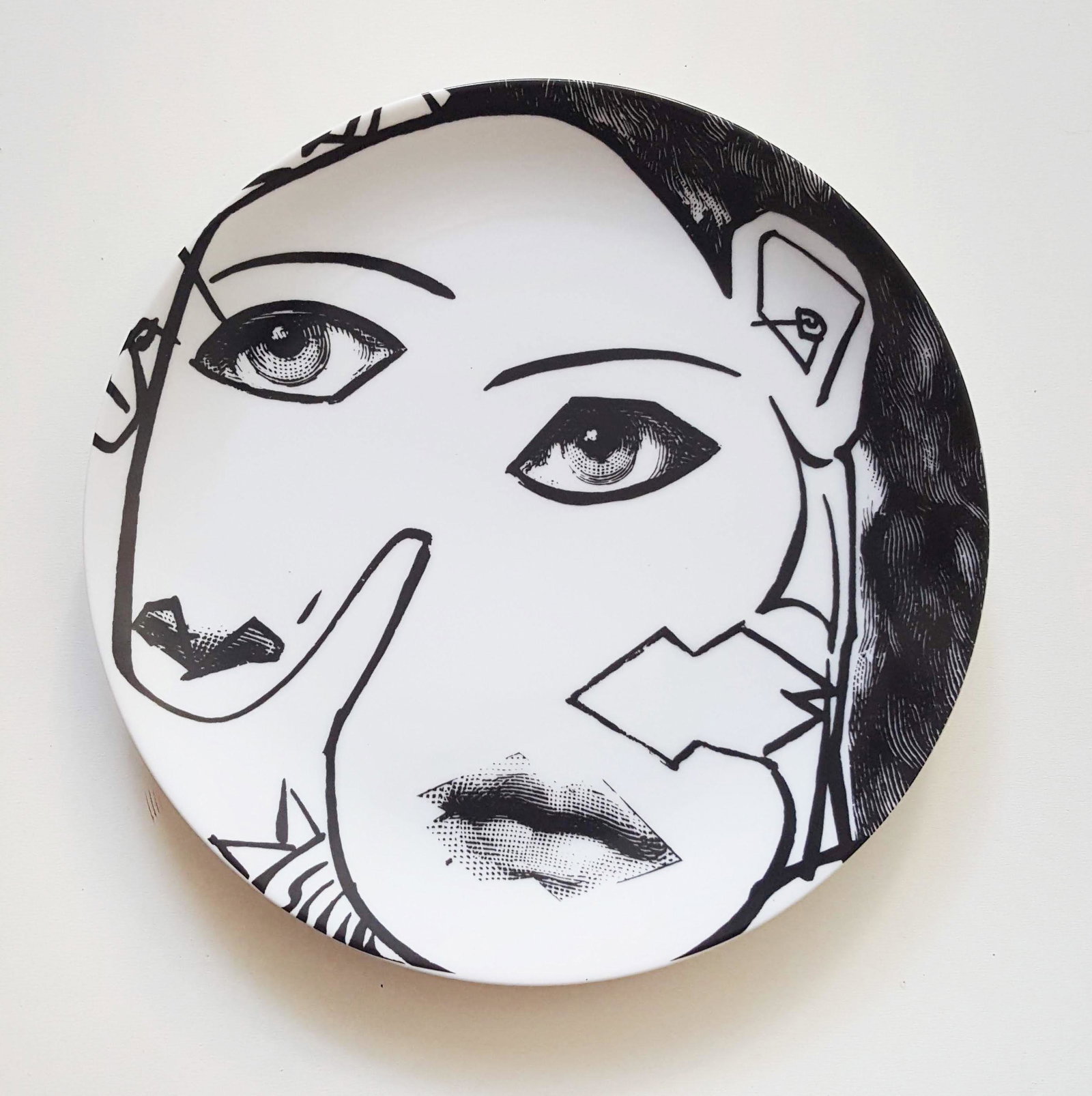 Fornasetti Tema E Variazioni #164 Plate, ca.1950s-60s: Fornasetti Tema E Variazioni #164 Plate, ca.1950s-60s. Made in Italy, d.10in. Inspired by Pablo Picasso.