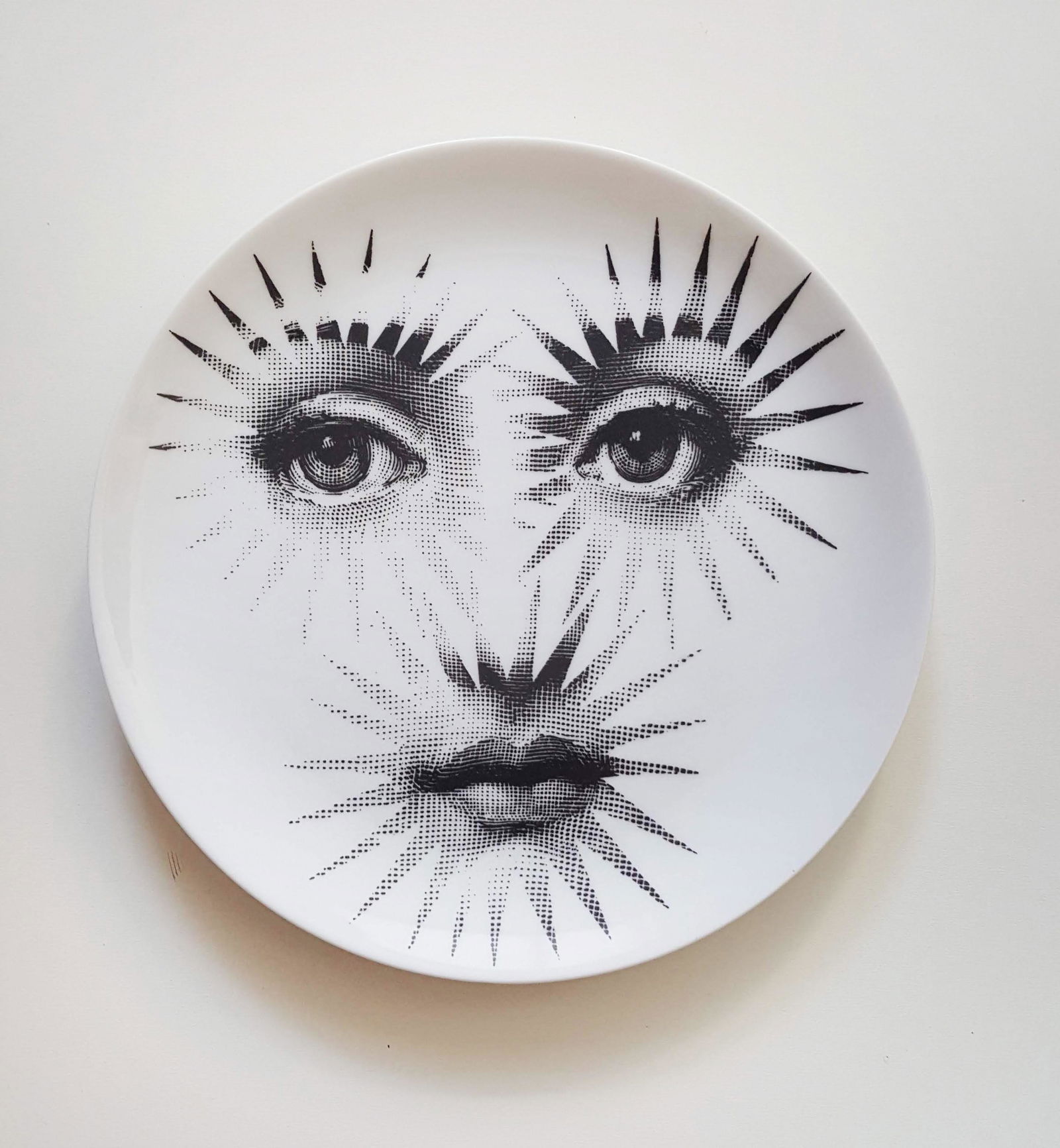 Fornasetti Tema E Variazioni #132 Plate, ca.1950s-60s: Fornasetti Tema E Variazioni #132 Plate, ca.1950s-60s. Made in Italy, d.10in.