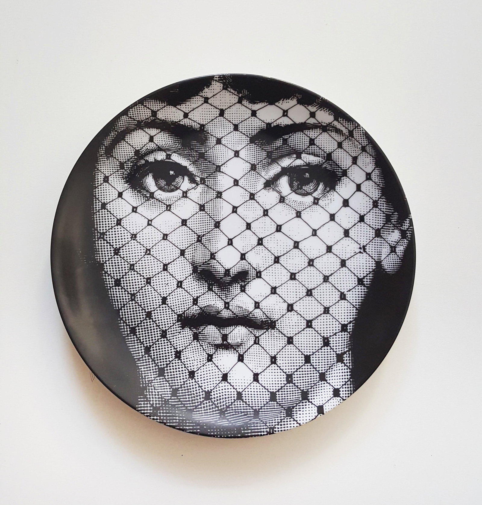 Fornasetti Tema E Variazioni #78 Plate, ca.1950s-60s: Fornasetti Tema E Variazioni #78 Plate, ca.1950s-60s. Made in Italy, d.10in.