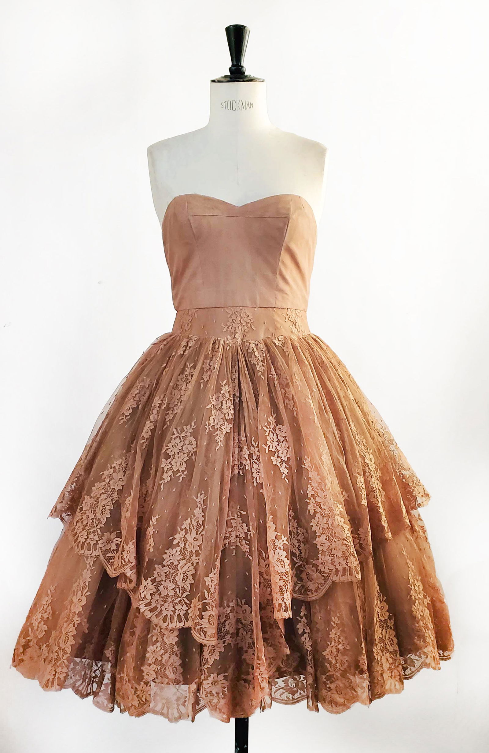 Bid in 25th Fashion, Art & Design Auction on Jan 31, 2021 by Hoboken