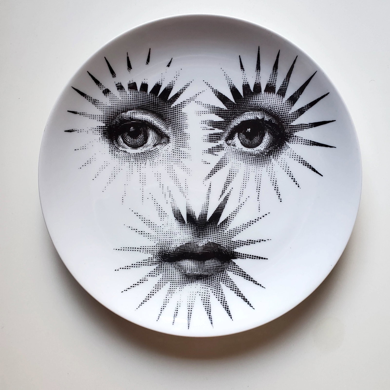 Fornasetti Tema E Variazioni #132 Porcelain Plate,: Piero Fornasetti Milano Tema E Variazioni #132 Porcelain Plate, ca. 1950s-70s. D. 10 in.