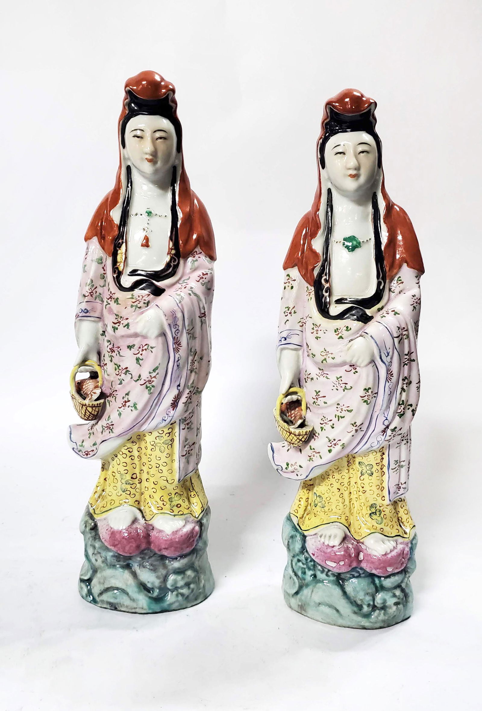 Two Chinese Export Porcelain Female Figures (1 of 6)