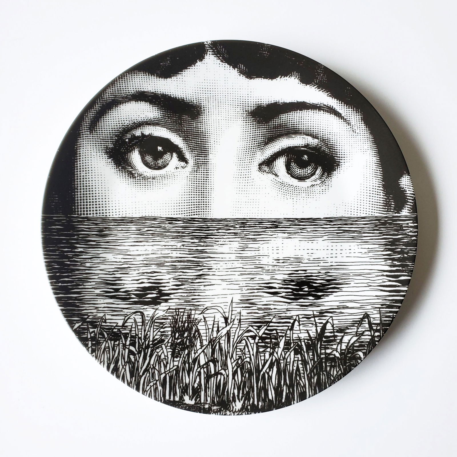 Fornasetti Tema E Variazioni #89 Porcelain Plate, 1950s-70s: Piero Fornasetti Milano Tema E Variazioni #89 Porcelain Plate, ca. 1950s-70s. D. 10 in. Inspired by Pablo Picasso.