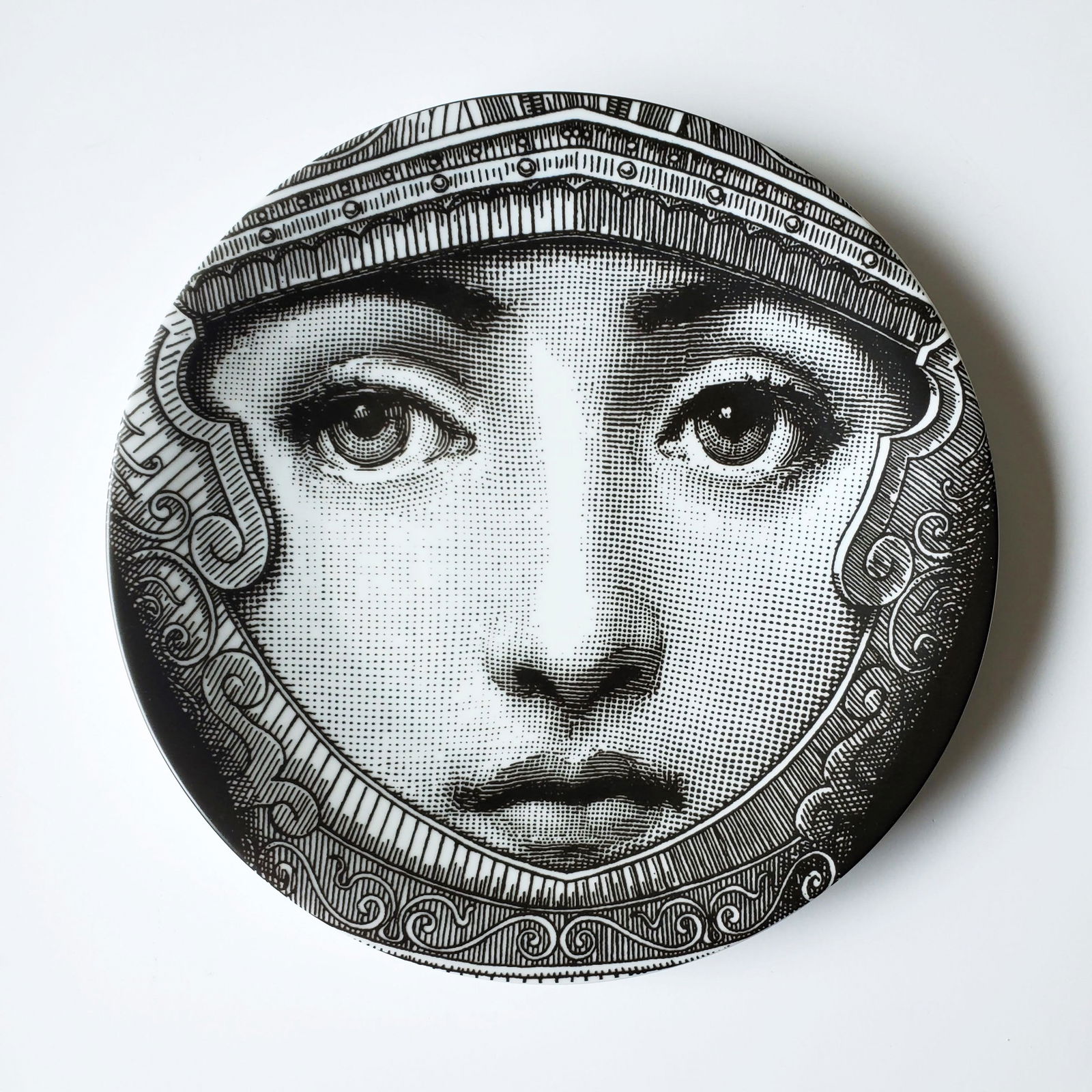 Fornasetti Tema E Variazioni #95 Porcelain Plate, 1950s-70s: Piero Fornasetti Milano Tema E Variazioni #95 Porcelain Plate, ca. 1950s-70s. D. 10.25 in.