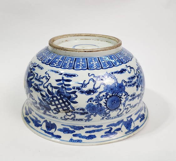 Antique Chinese Blue & White Porcelain Vase (0014) on Dec 16, 2022