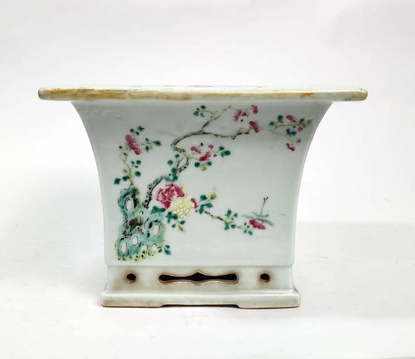 Antique Chinese Famille Rose Square Planter (0052) on Dec 16, 2022