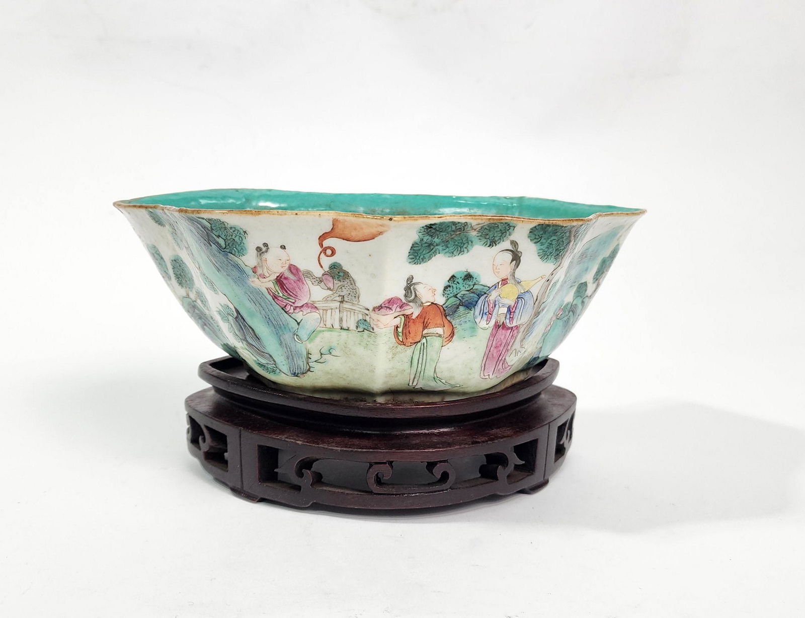 Antique Chinese Famille Rose Bat Shaped Bowl (1 of 14)