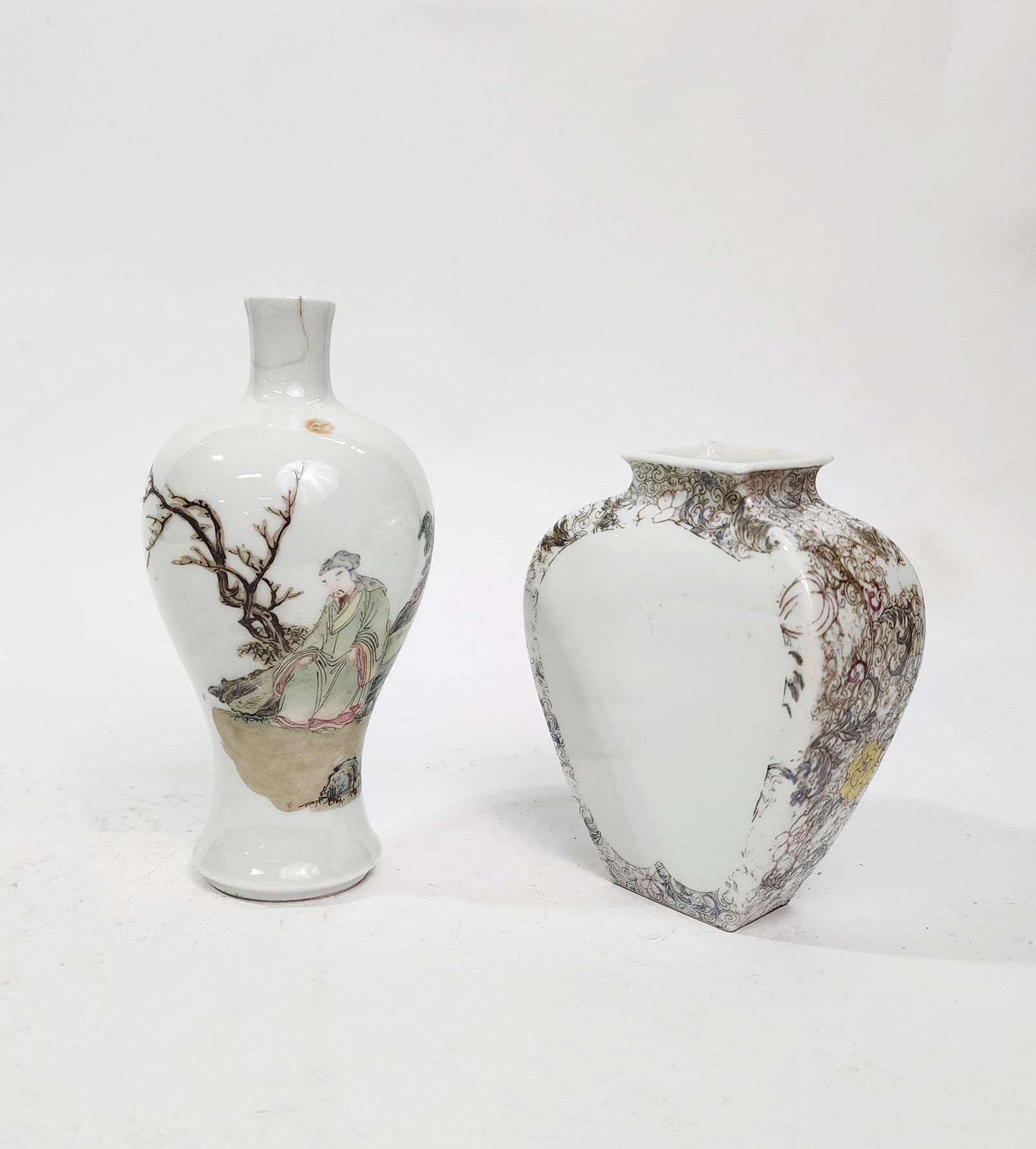 Lot of Two Antique Chinese Porcelain Small Vases (1 of 18)