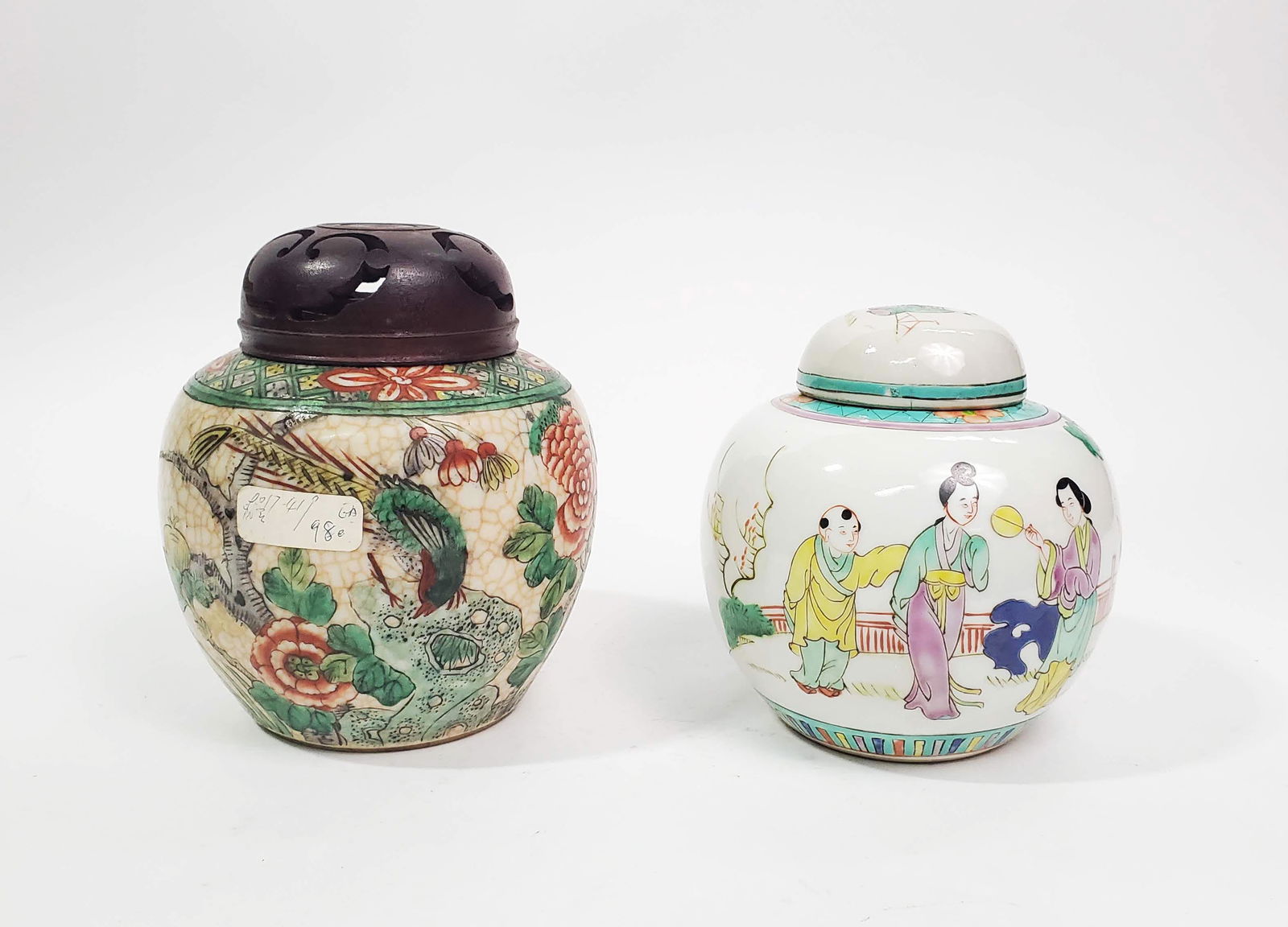 Pair of Chinese Export Porcelain Jars (1 of 7)