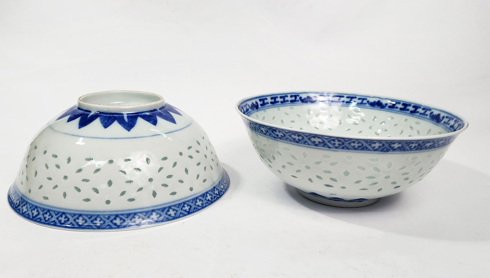 Pair of Chinese Export Rice Pattern Porcelain Bowls (1 of 7)