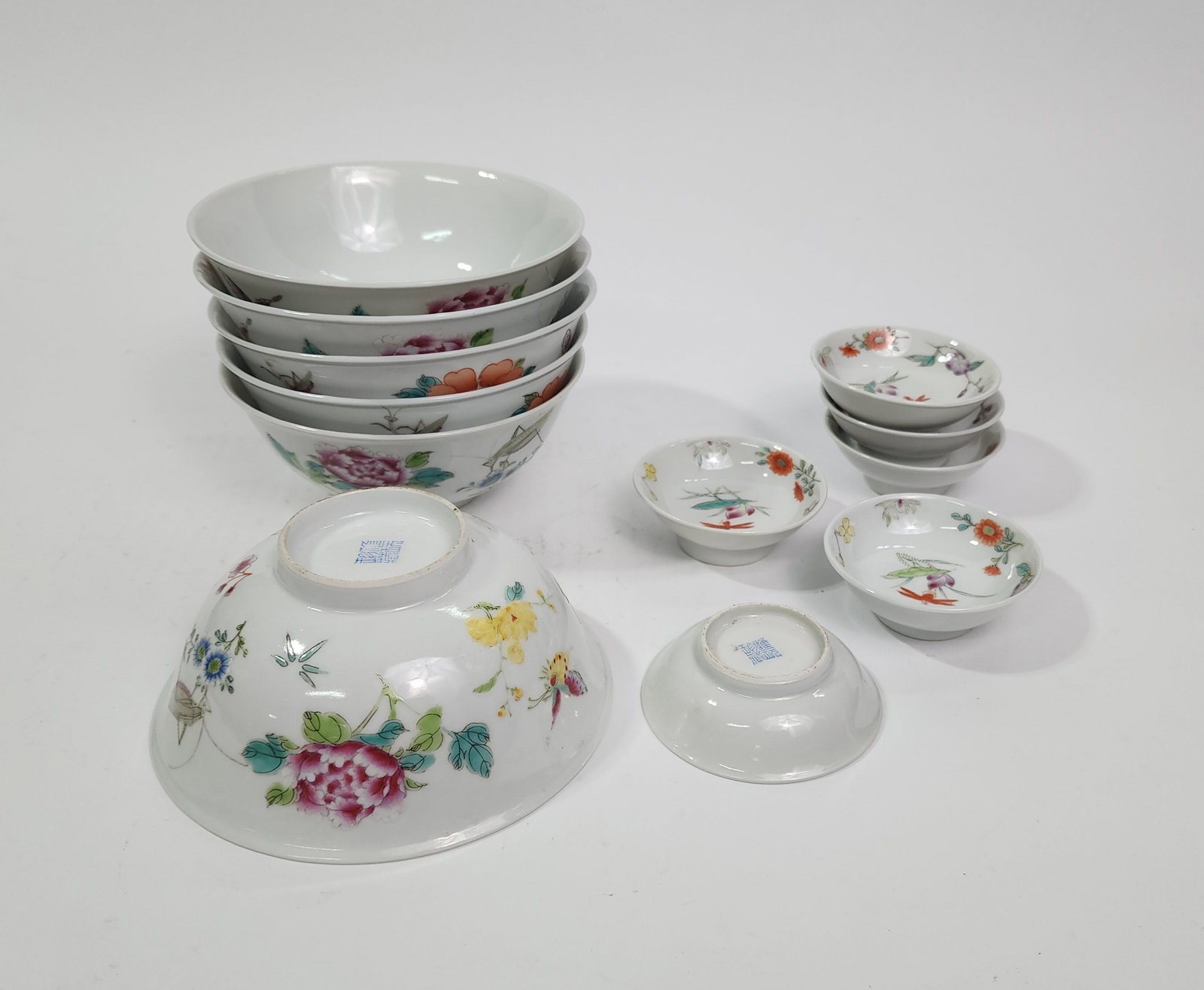 Set of 6 Chinese Export Famille Rose Porcelain Bowls: Set of 6 Chinese Export Ya Wan Zhen Cang marked Famille Rose Porcelain Bowls and 6 small dishes, ca. 1950s. Bowls d. 5 inches, h. 2.25 in. Small dishes d. 2.75 in.