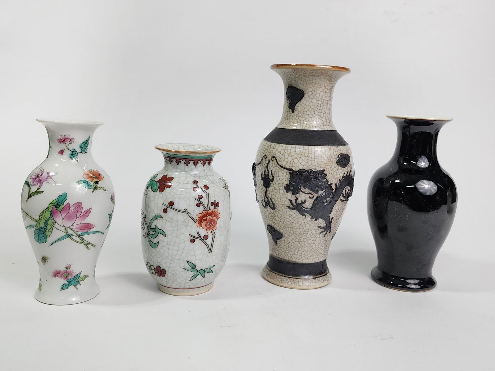 Lot of 4 Chinese Export Porcelain Vases (1 of 4)