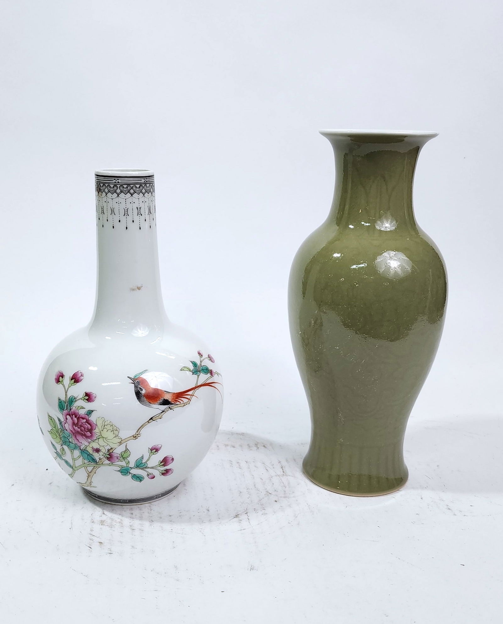 Lot of 2 Chinese Export Jingdezhen Vases (1 of 9)