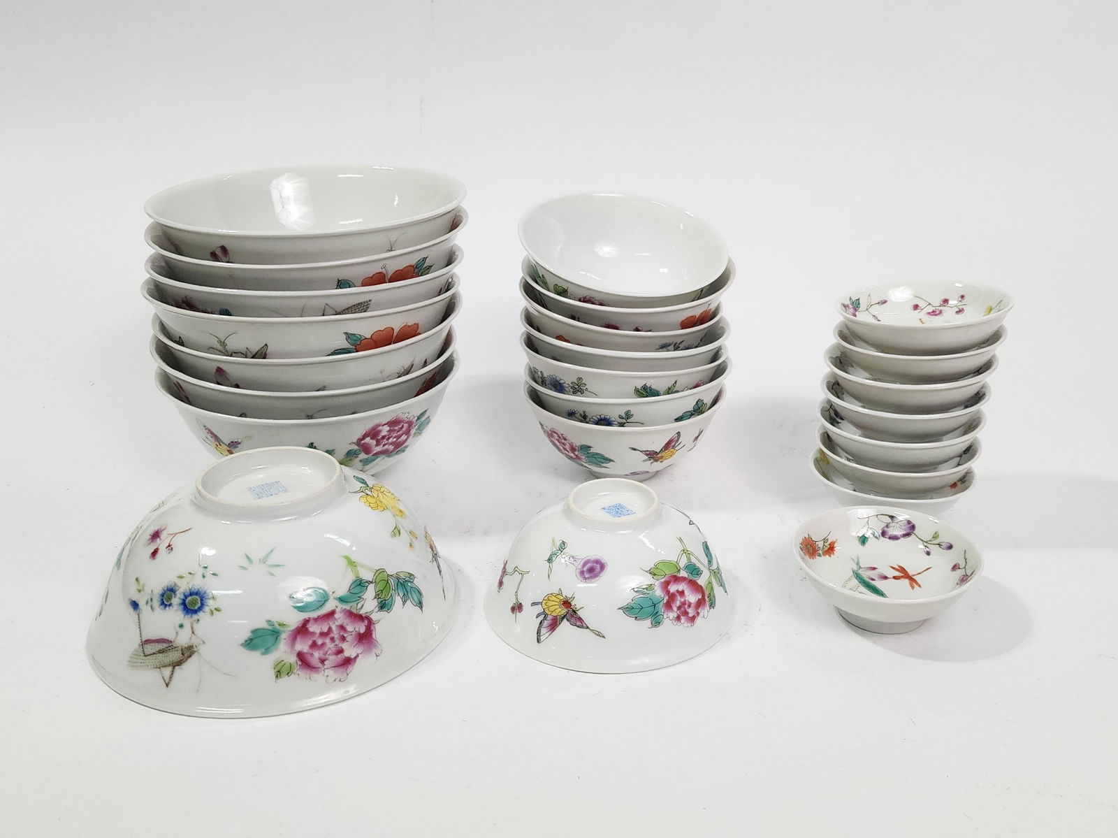 Set of 24 Chinese Export Yawan Collection Famille Rose Porcelain Bowls (1 of 8)