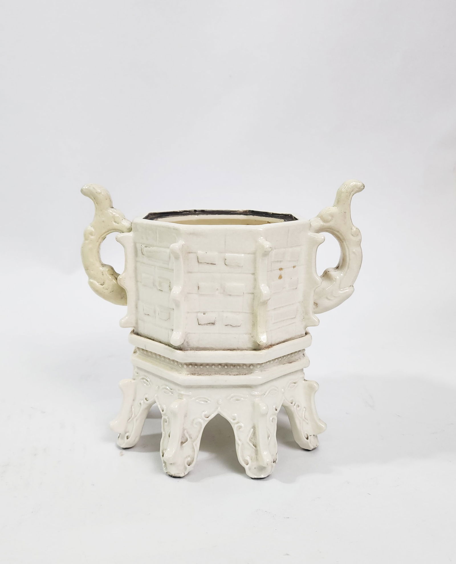 Antique Chinese Chenghua Marked Dehua Porcelain Censer (1 of 11)