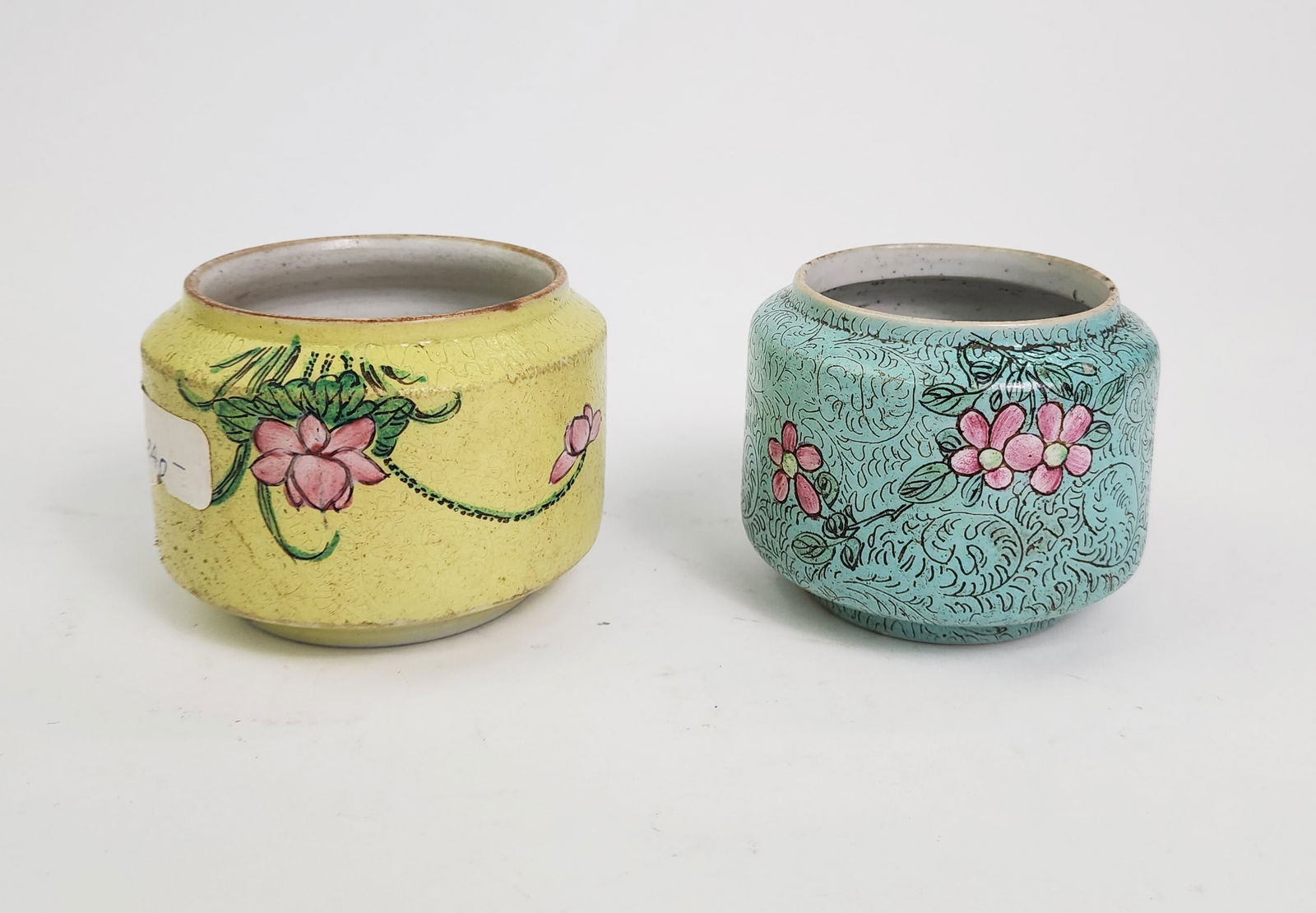 Lot of 2 Antique Chinese Porcelain Jars (1 of 5)