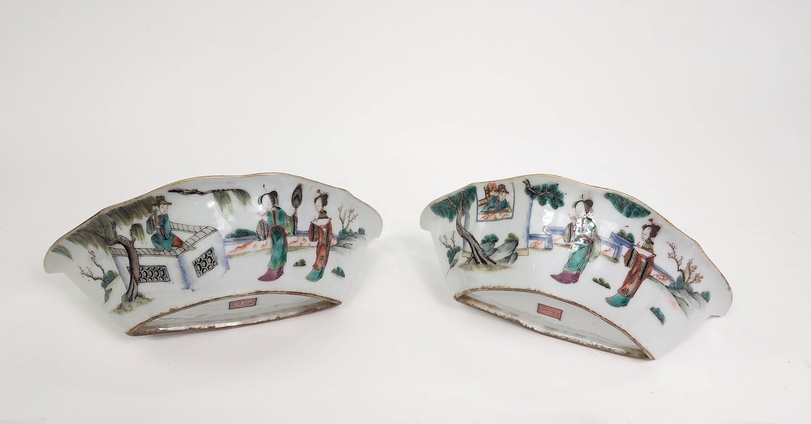 Lot of 2 Antique Chinese Famille Rose Porcelain Bat Shaped Bowls (1 of 10)