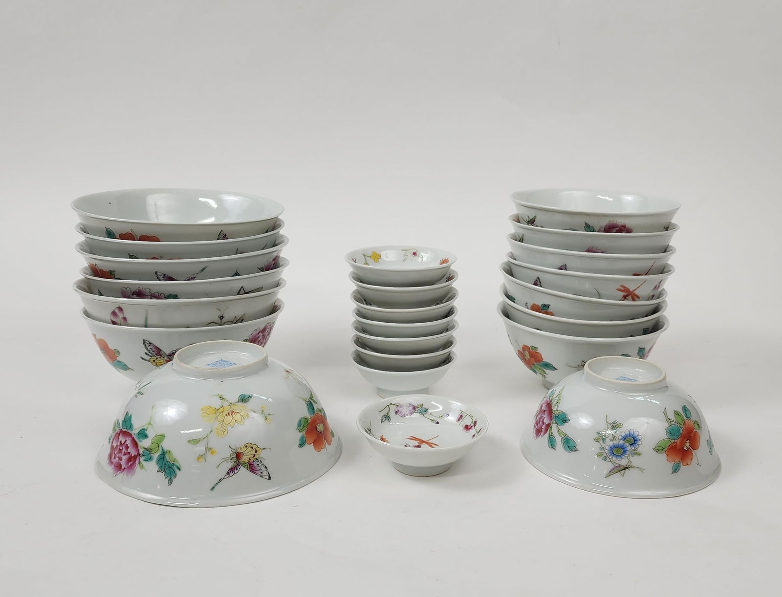 Set of 24 Chinese Export Yawan Collection Famille Rose Porcelain Bowls (1 of 7)