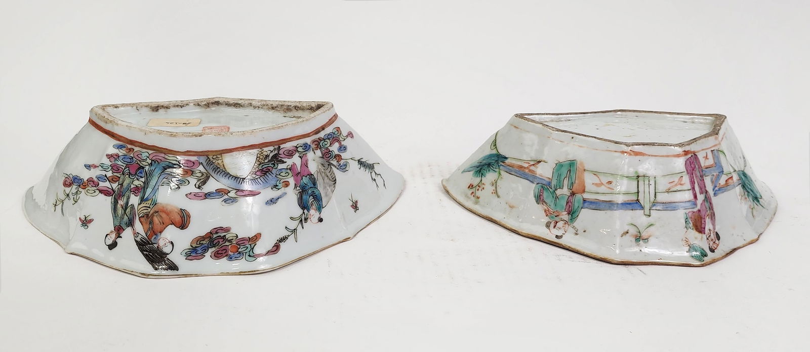 Lot of 2 Antique Chinese Famille Rose Porcelain Bat Shaped Bowls (1 of 8)