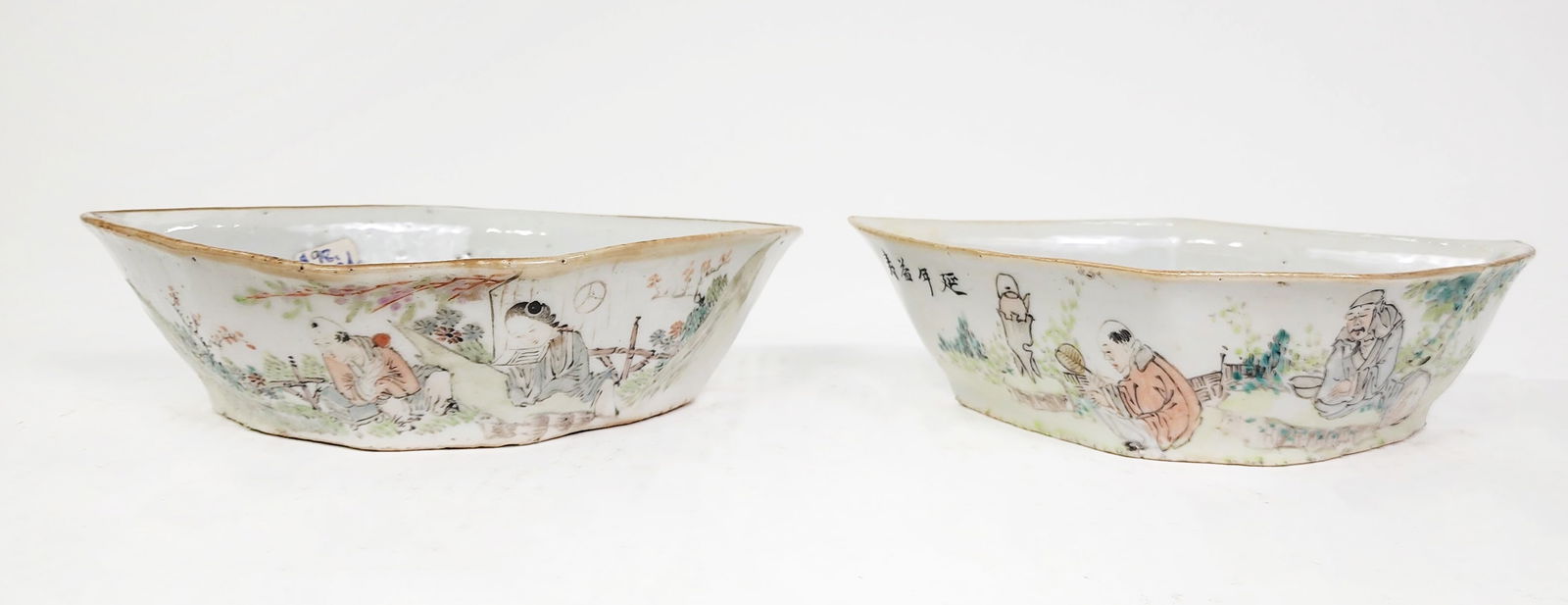 Lot of 2 Antique Chinese Qianjiang Porcelain Bat Shaped Bowls (1 of 8)