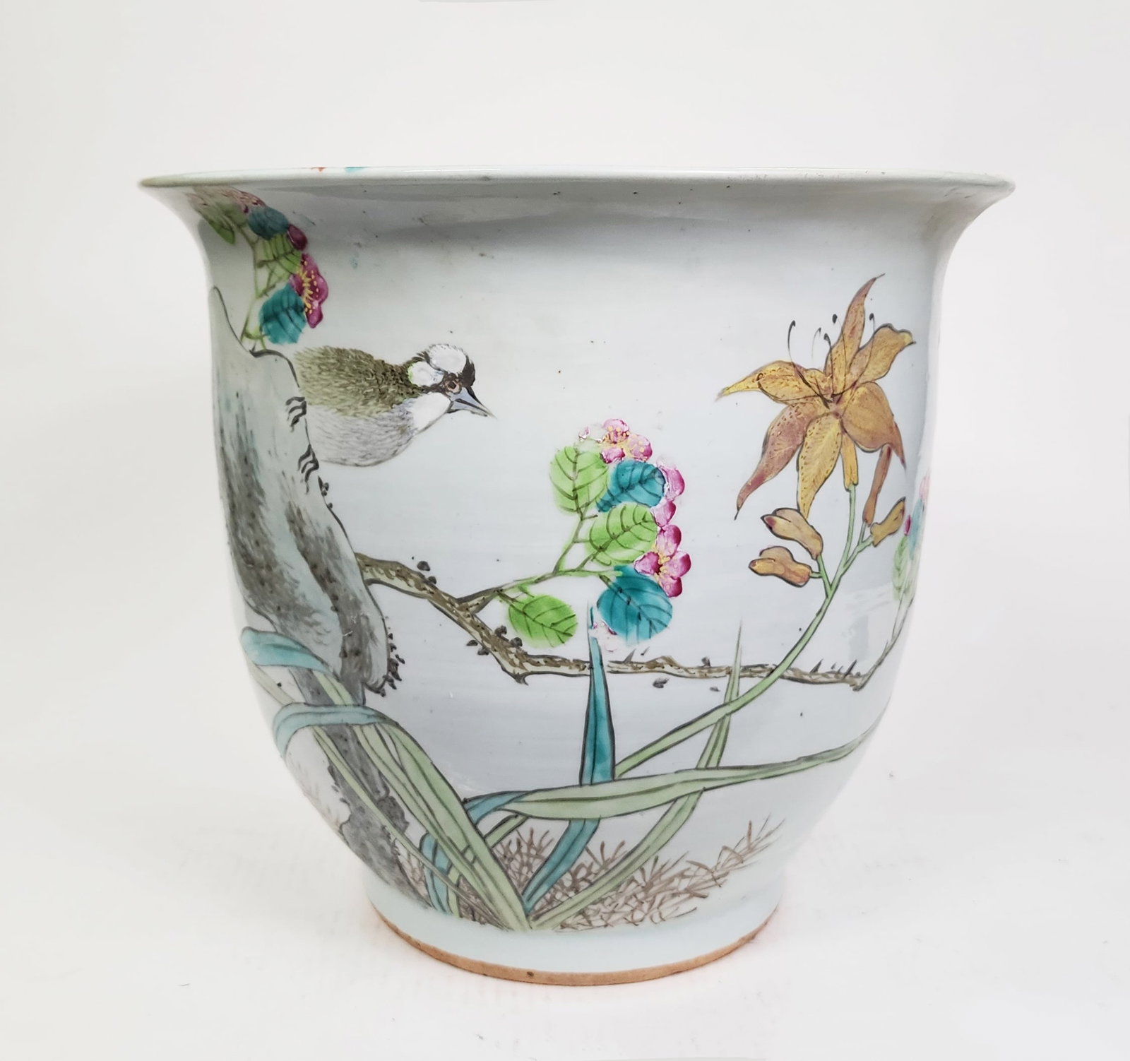 Antique Chinese Qianjiang Porcelain Planter: Antique Chinese Qianjiang Porcelain Planter, d. 14.25 inches, h. 12.75 in., ca. late 19th- early 20th century.
