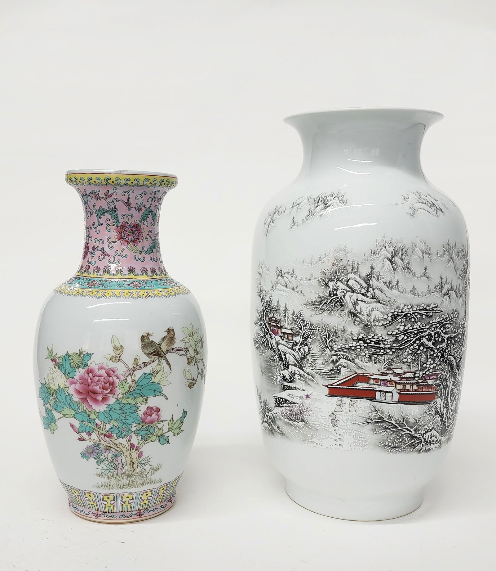 Lot of 2 Chinese Export Porcelain Vases (1 of 8)