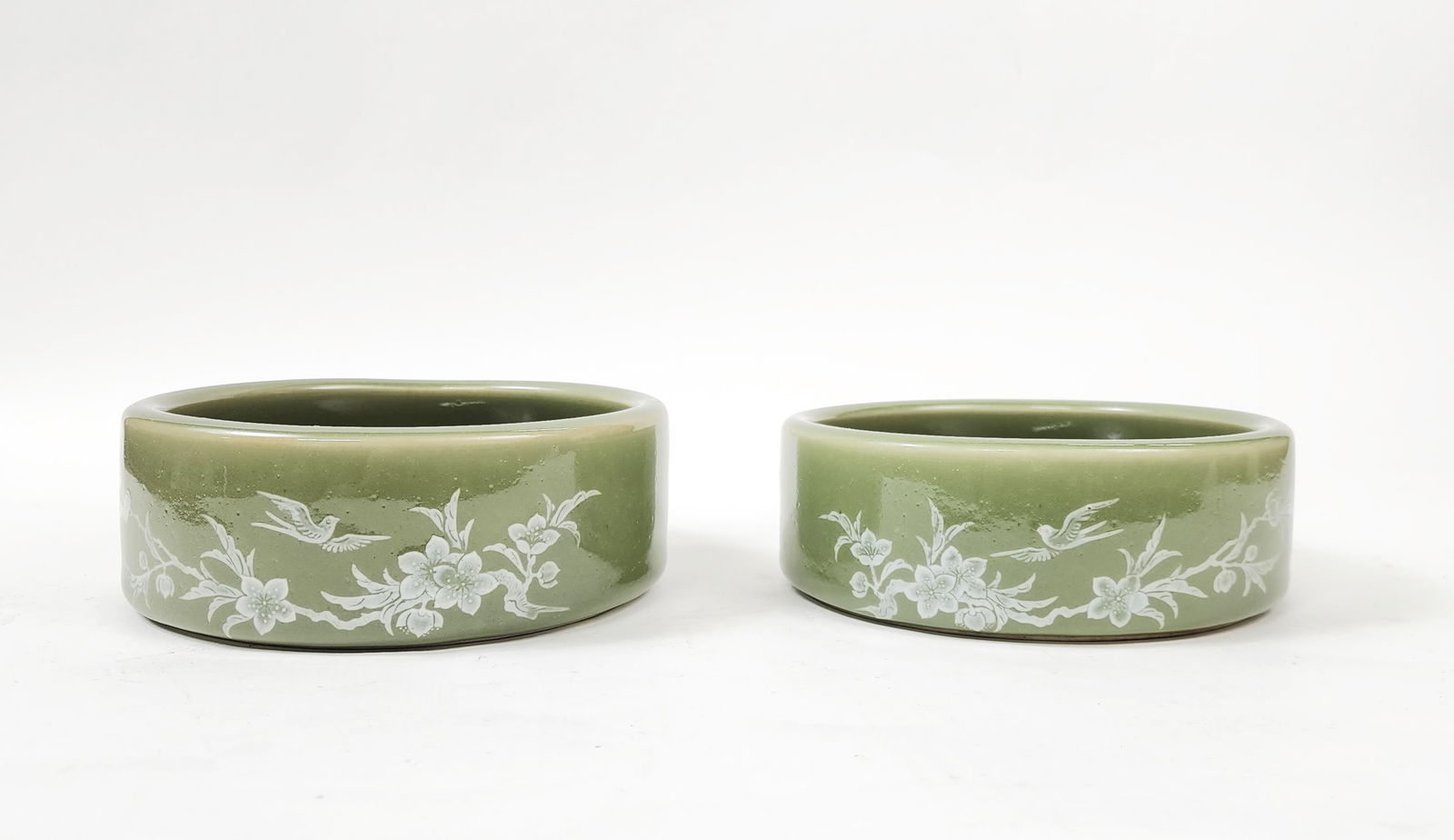 Pair of Chinese Jingdezhen Celadon Glazed Round Dish/ Planters (1 of 4)