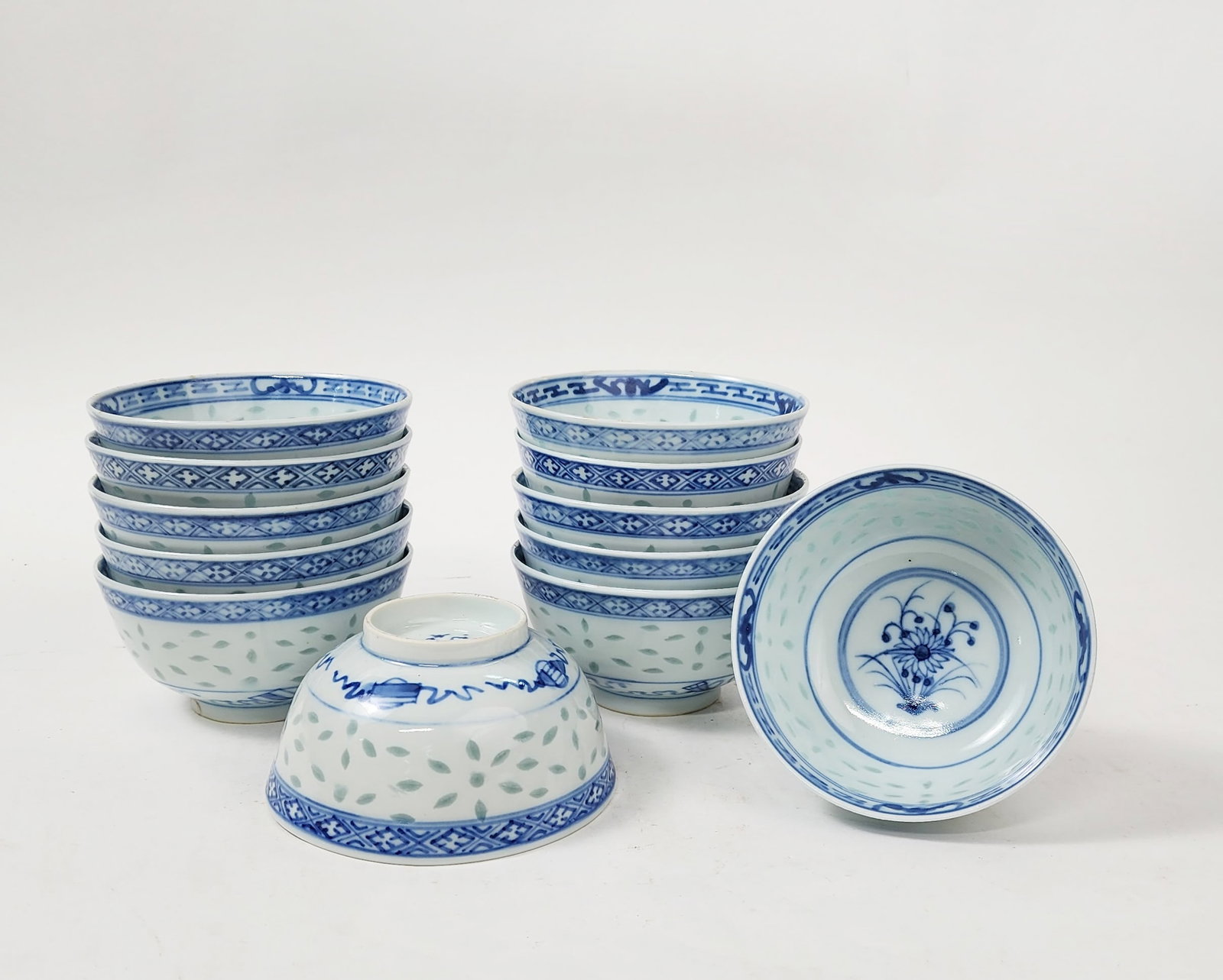 Set of 12 Chinese Export Rice Grain Pattern Porcelain Bowls (1 of 10)