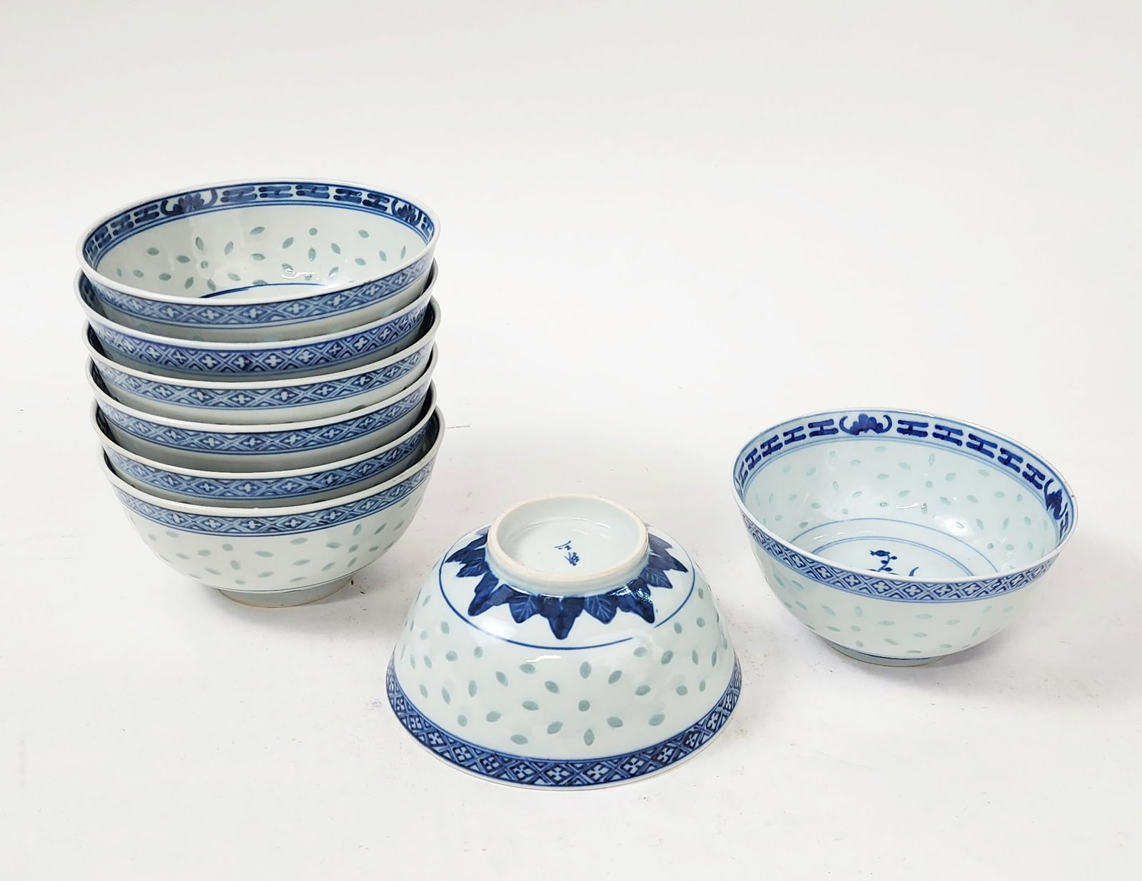 Set of 8 Chinese Export Rice Grain Pattern Porcelain Bowls (1 of 5)