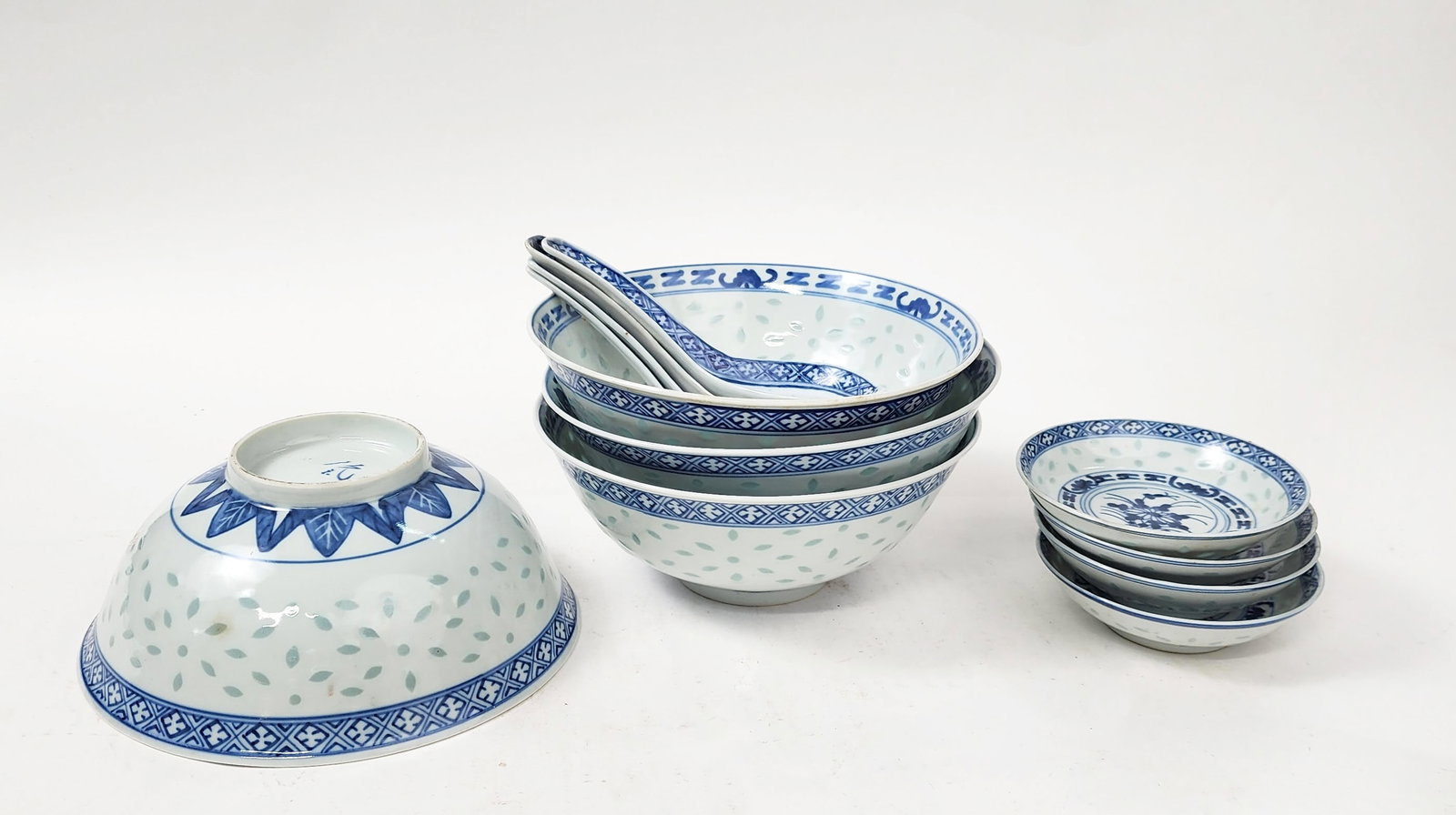 Set of 12 Chinese Export Rice Grain Pattern Porcelain Bowls & Spoons (1 of 7)