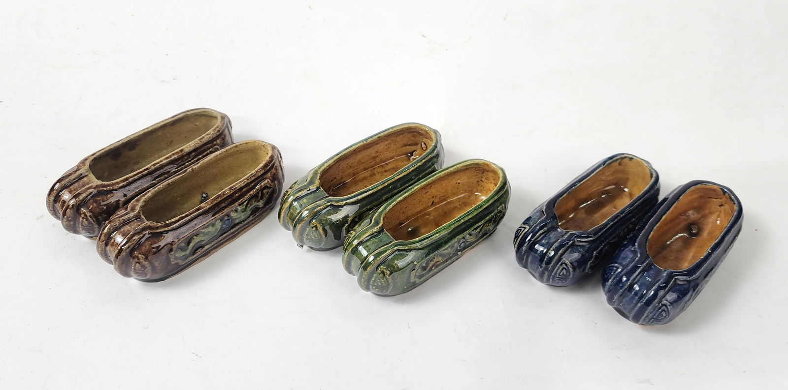 Lot of 6 Chinese Export Ceramic Slipper Ashtrays (1 of 6)