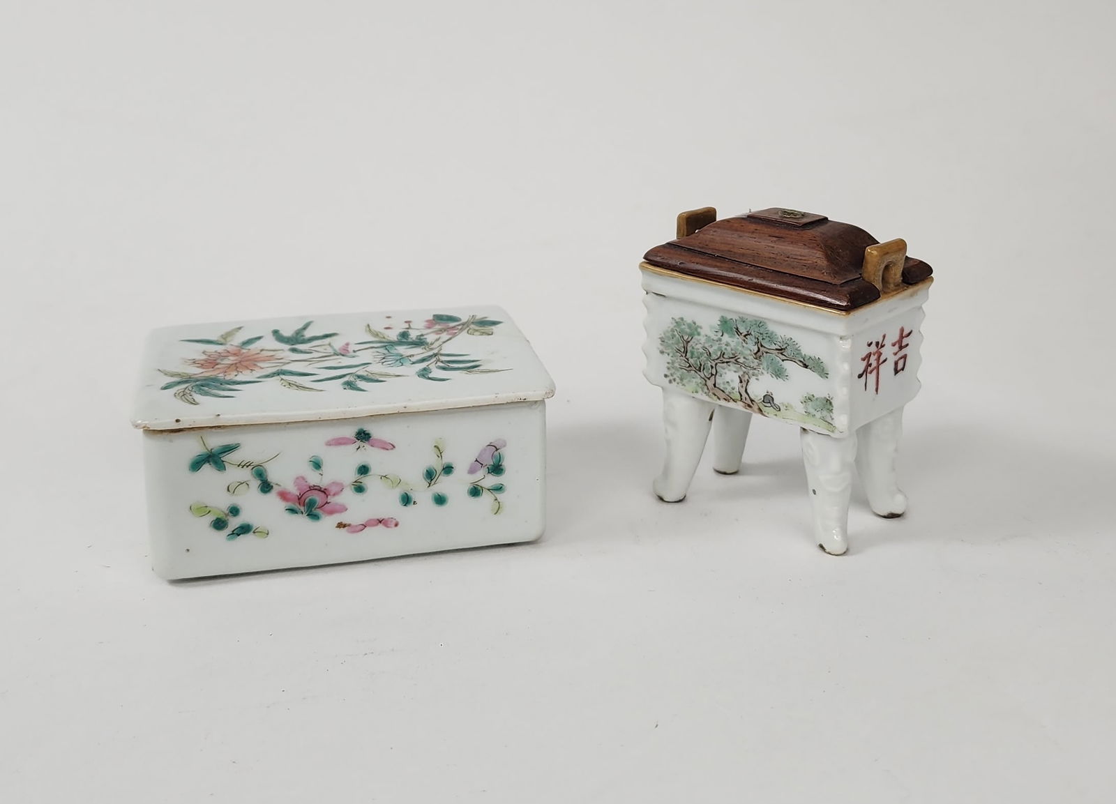 Lot of 2 Antique Chinese Famille Rose Porcelain Containers (1 of 20)