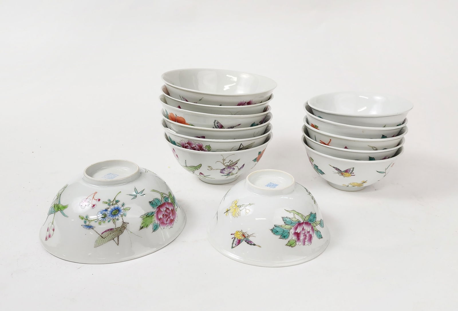 Set of 12 Chinese Export Yawan Collection Famille Rose Porcelain Bowls (1 of 8)
