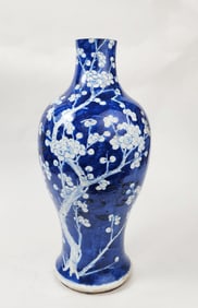 Antique Chinese Blue & White Hawthorne Pattern Porcelain Vase
