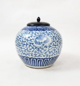 Antique Chinese Blue & White Porcelain Jar