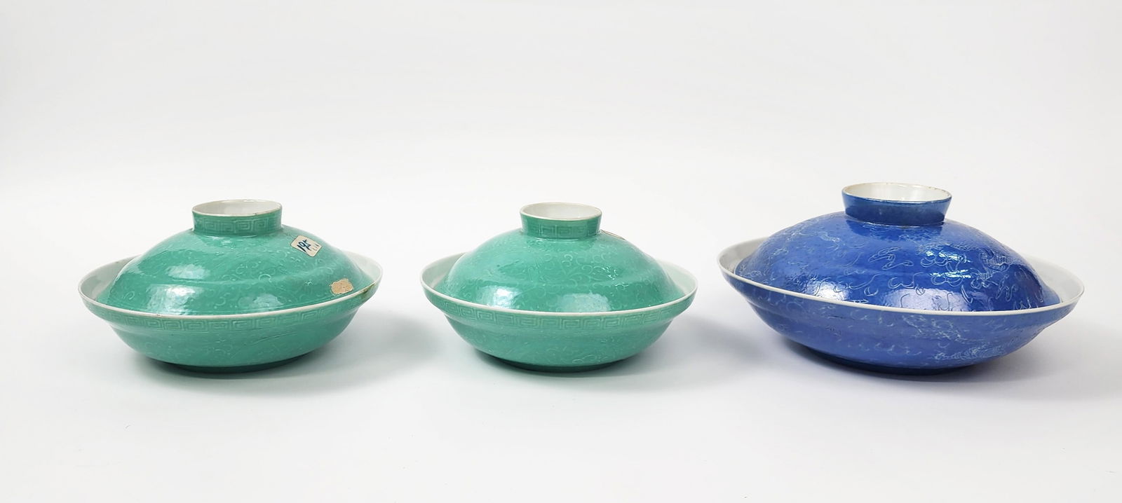 Lot of 3 Antique Chinese Blue & Turquoise Ground Covered Bowls (1 of 14)
