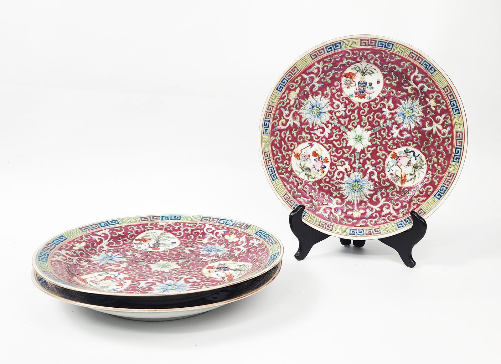 Set of 3 Antique Chinese Export Famille Rose Red Enameled Ground Plates (1 of 9)